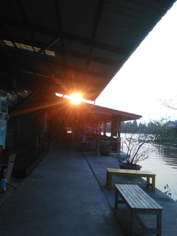 Patchaya Guesthouse Amphawa Exterior foto